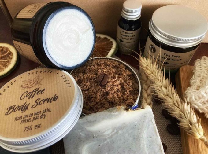 Luxury Shower & Body Hamper - Tea Tree, Cedarwood, Coffee, Charcoal