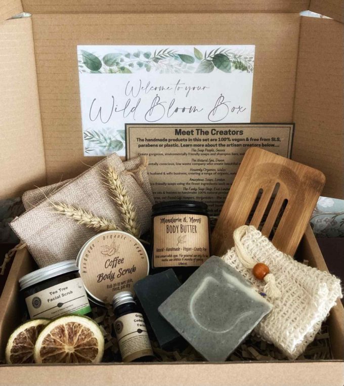 Luxury Shower & Body Hamper - Tea Tree, Cedarwood, Coffee, Charcoal